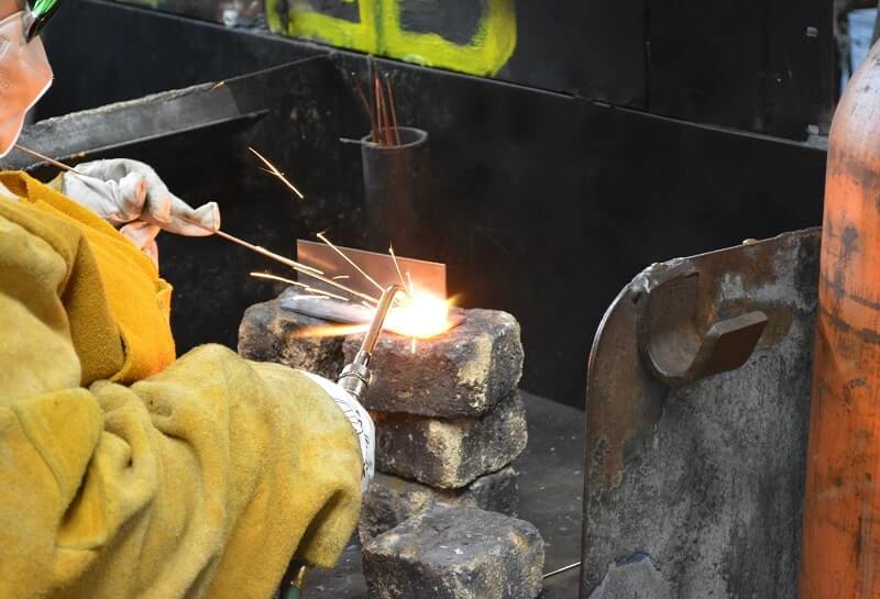welding-student-learns-to-use-torch